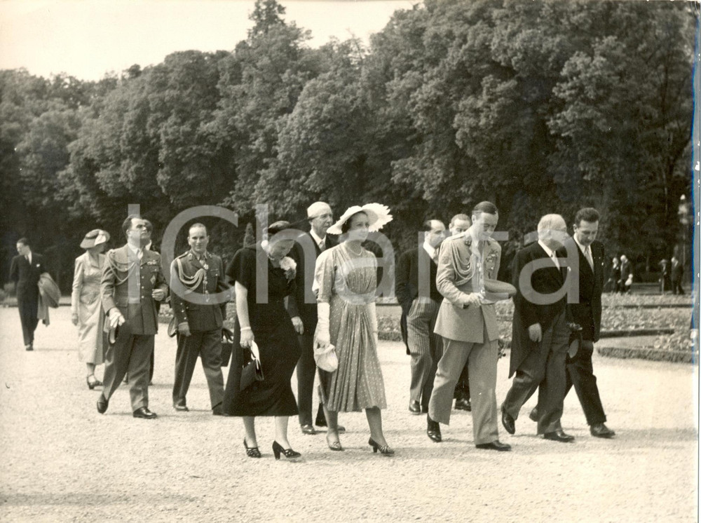 Fotografia d epoca originale 1950 PARIGI La Regina GIULIANA dei PAESI BASSI con presidente AURIOL e moglie 1