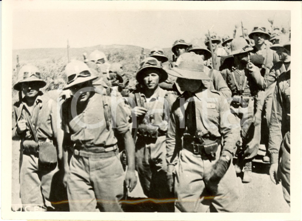 Fotografia d epoca originale 1936 ERITREA DUCA di BERGAMO  Divisione GRAN SASSO dopo medaglia valore militare 1