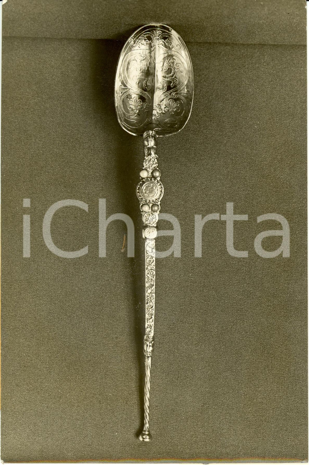 Fotografia d epoca originale 1937 LONDON The ANOINTING SPOON used during the CORONATION Fotografia 1