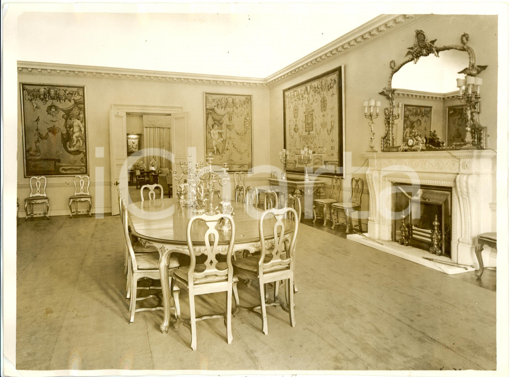 Fotografia d epoca originale 1935 ca LONDON UK REDECORATION OF THE DINING ROOM OF THE ITALIAN EMBASSY 1