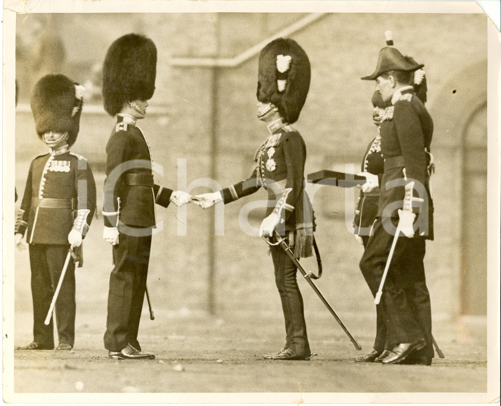 Fotografia d epoca originale 1935 LONDON UK Prince of Wales con guardie inglesi durante parata S.DAVID day 1