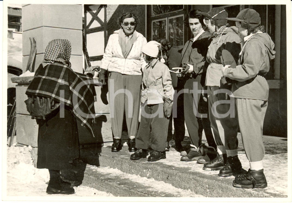 Fotografia d epoca originale 1955 ca ST.ANTON AM ARLBERG AUSTRIA Regina GIULIANA PAESI BASSI in tenuta sci 1