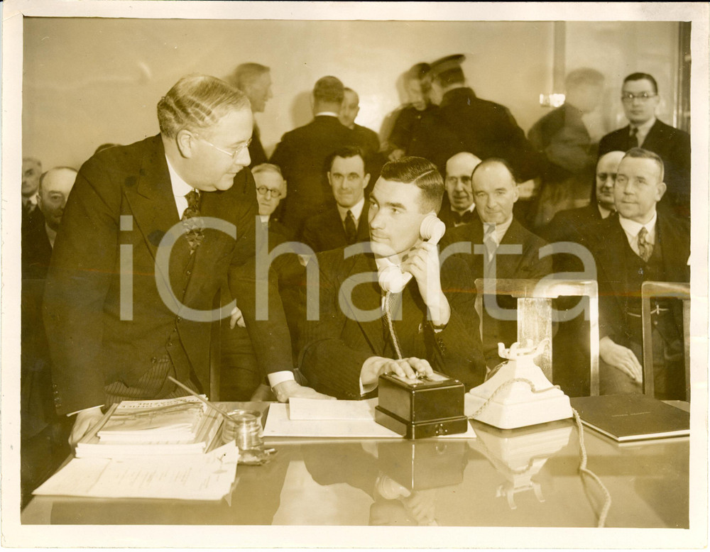 Fotografia d epoca originale 1932 LONDON UK Esperto spiega a KINGSLEY WOOD il nuovo AUTODIAL del telefono 1