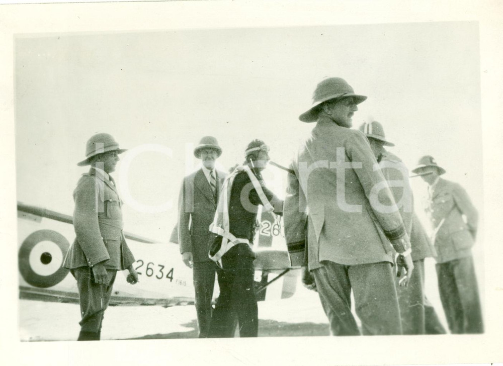 Fotografia d epoca originale 1933 KHARTUM SUDAN Duca di GLOUCESTER sbarca dall aereo Fotografia 1