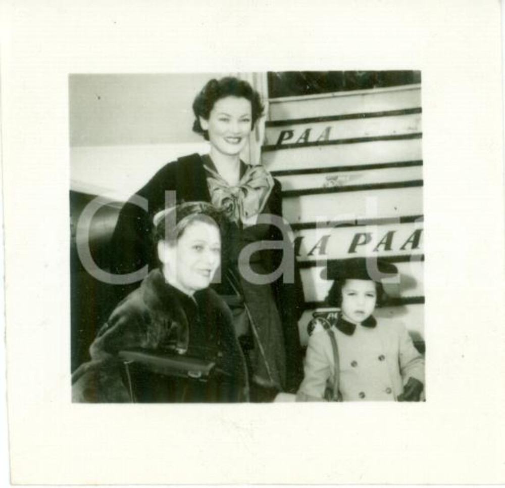 Fotografia d epoca originale 1955 ca FRANCIA Gene TIERNEY con madre Belle e figlia Christina Foto cm 7 x 7 1