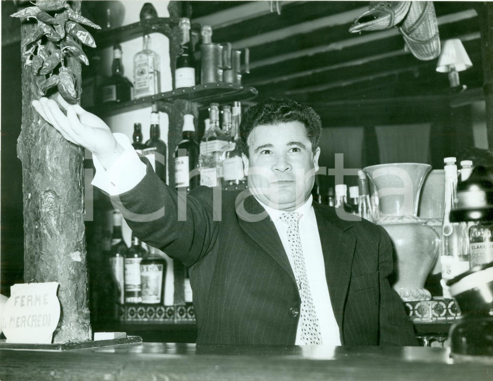 Fotografia d epoca originale 1960 ca PARIS Il cantante basco PONCERET al bar Fotografia 1