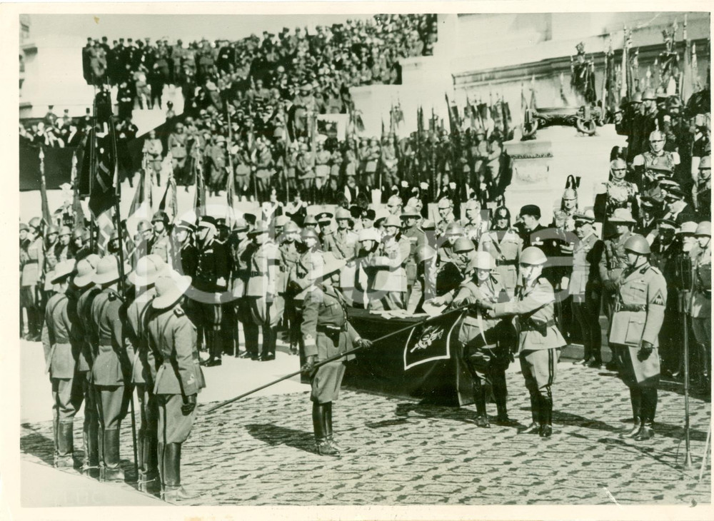 Fotografia d epoca originale 1937 ROMA Vittorio Emanuele III e il DUCE celebrano primo anniversario Impero 1