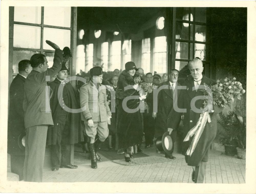 Fotografia d epoca originale 1931 ROMA Regina ELENA distribuisce Befana ai bambini del TUSCOLANO Fotografia 1