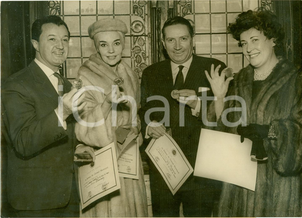 Fotografia d epoca originale 1959 PARIS AndrÃ© DASSANY Ludmilla TSCHERINA Yvette GIRAUD medaglia argento FOTO 1
