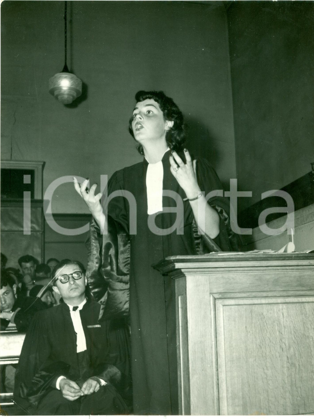 Fotografia d epoca originale 1965 ca PARIS Denise PEAN la plus jolie avocate du BARREAU franÃ§ais Photographie 1