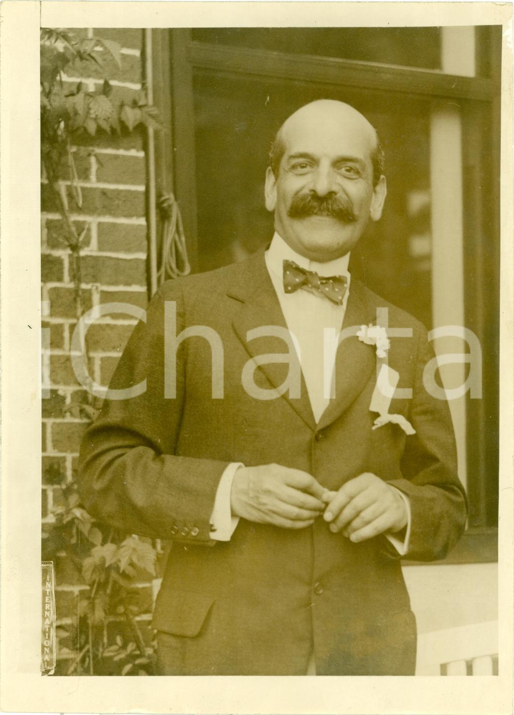 Fotografia d epoca originale 1930 ca NEW YORK Banchiere ebreo Felix M. WARBURG riceve titolo di HABER Foto 1