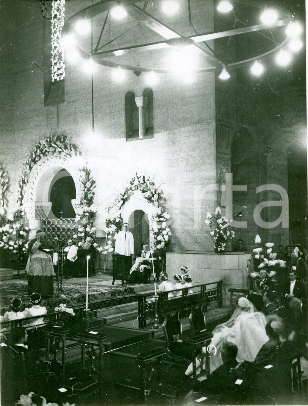 Fotografia d epoca originale 1951 PARIS Matrimonio Principe Michel DE BOURBONPARMA Yolande de BROGLIE Foto 1