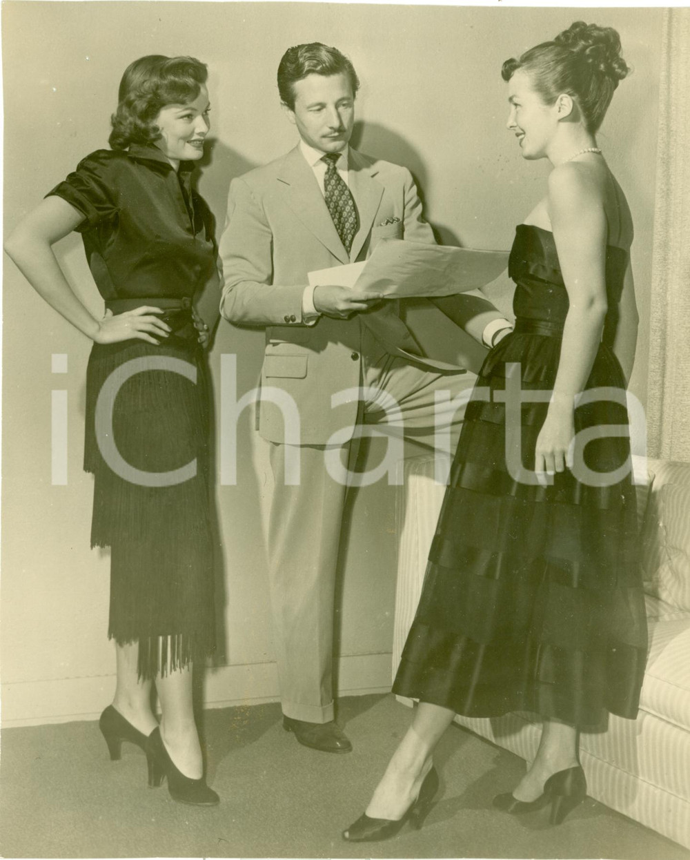 Fotografia d epoca originale 1950 ca PARIS Stilista Oleg CASSINI con moglie Gene TIERNEY Fotografia 1