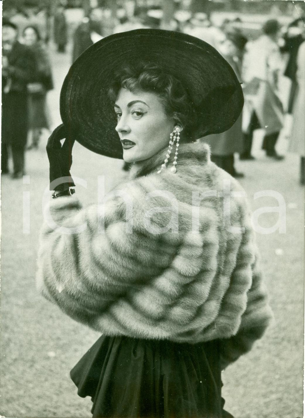 Fotografia d epoca originale 1950 PARIS Parata pellicce riapertura ippodromo LONGCHAMP Fotografia 1