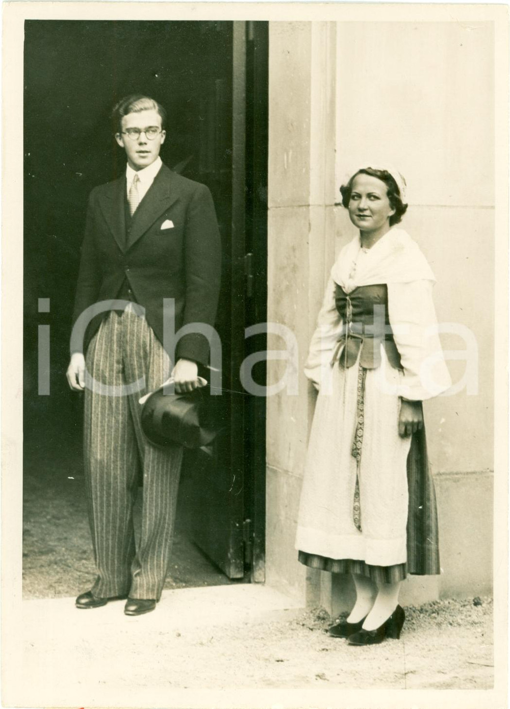 Fotografia d epoca originale 1937 PARIS TROCADERO Carlo Giovanni di SVEZIA Inaugura esposizione folklore 1 1