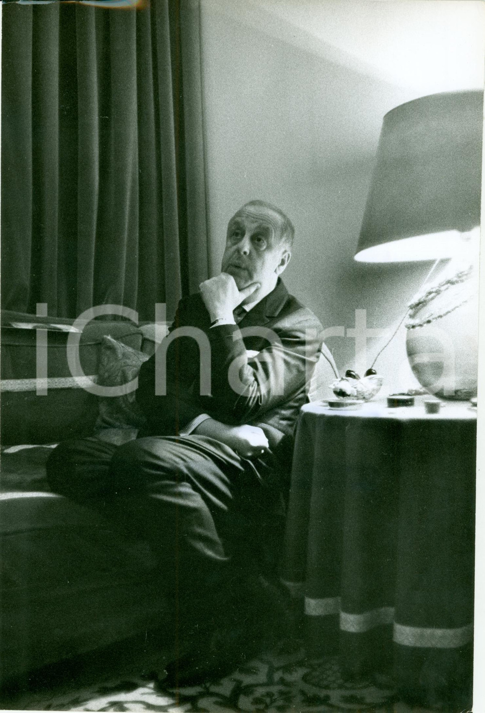 Fotografia d epoca originale 1960 ca PARIS Mihail STURDZA Principe ROMANIA Fotografia Augusto MENESES 1