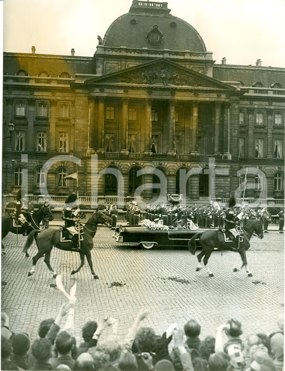 Fotografia d epoca originale 1926 BRUXELLES BELGIO Corteo nuziale LEOPOLDO III e Astrid di SVEZIA Foto 1