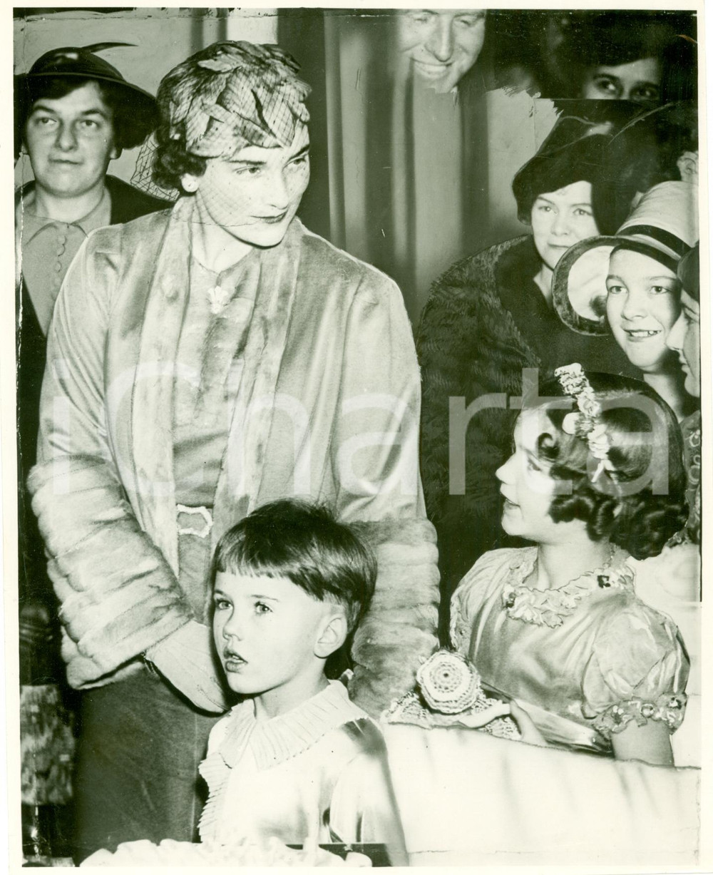 Fotografia d epoca originale 1936 LONDON UK Duchessa di GLOUCESTER inaugura CHILDREN S MARKET Foto 1