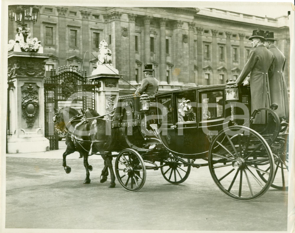Fotografia d epoca originale 1935 LONDON Sir Stephen KILLIK a BUCKINGHAM PALACE Matrimonio duchi GLOUCESTER 1