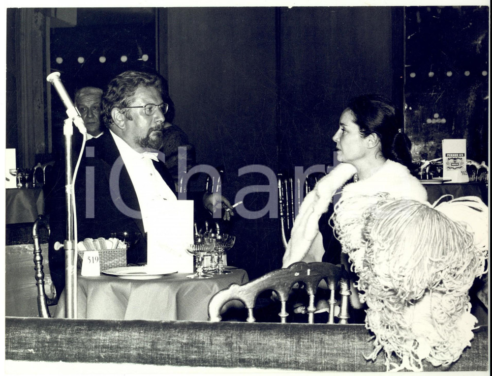 Fotografia d epoca originale 1960 ca PARIS ? Attore Peter USTINOV con la moglie Suzanne CLOUTIER Foto 1