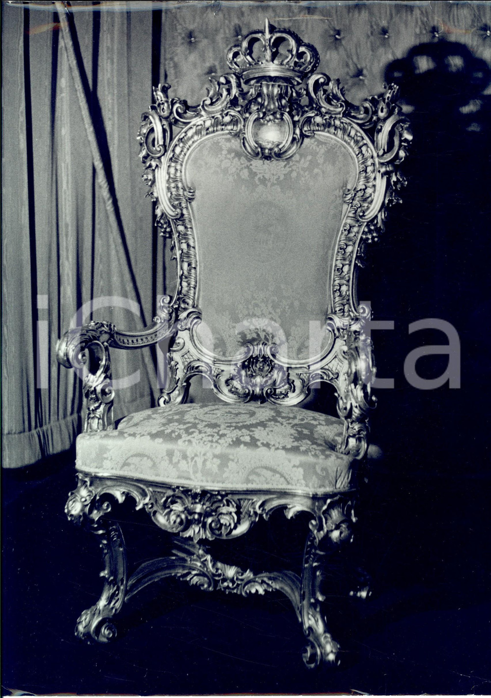 Fotografia d epoca originale 1952 GIORDANIA Palazzo Reale di RAGADAN Il trono del nuovo re Hussein Foto 1