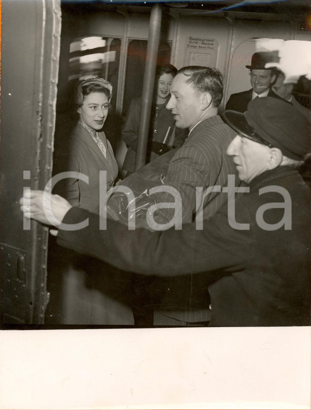 Fotografia d epoca originale 1951 PARIS Principessa MARGARET di SNOWDON nell ascensore della TOUR EIFFEL Foto 1