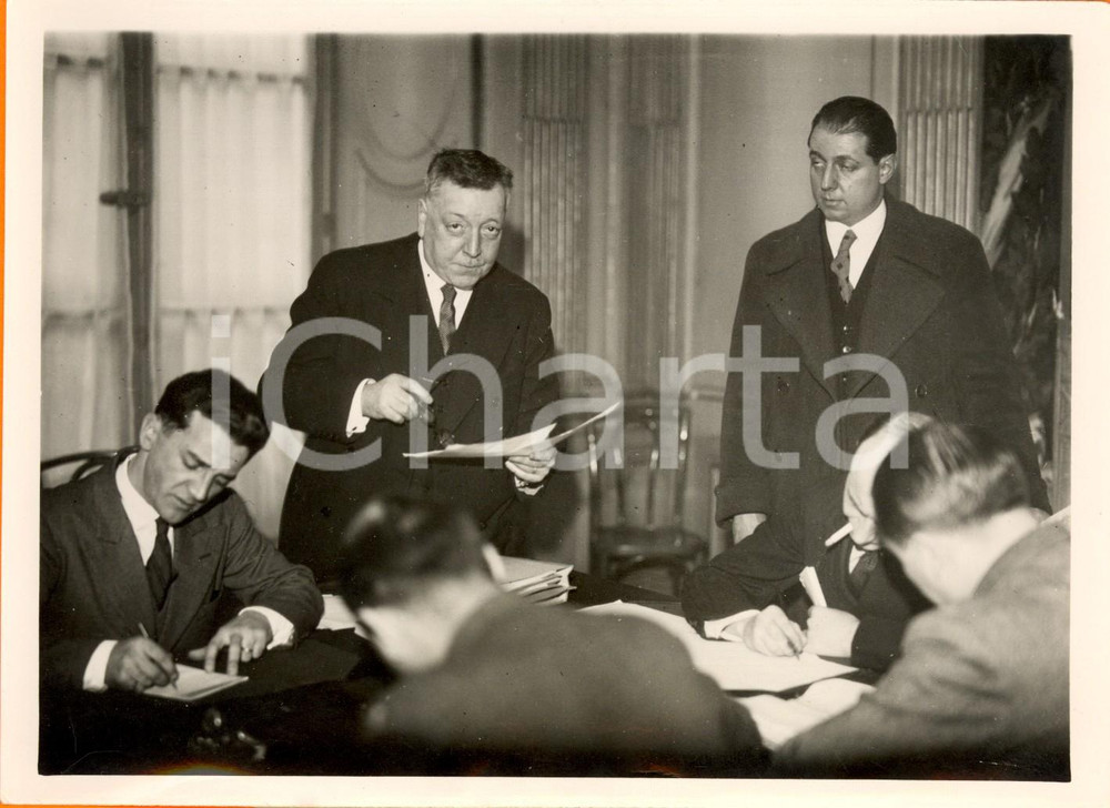 Fotografia d epoca originale 1930 PARIS Raoul AUBAUD sÃ©crÃ©taire Parti RADICAL SOCIALISTE avec journalistes 1