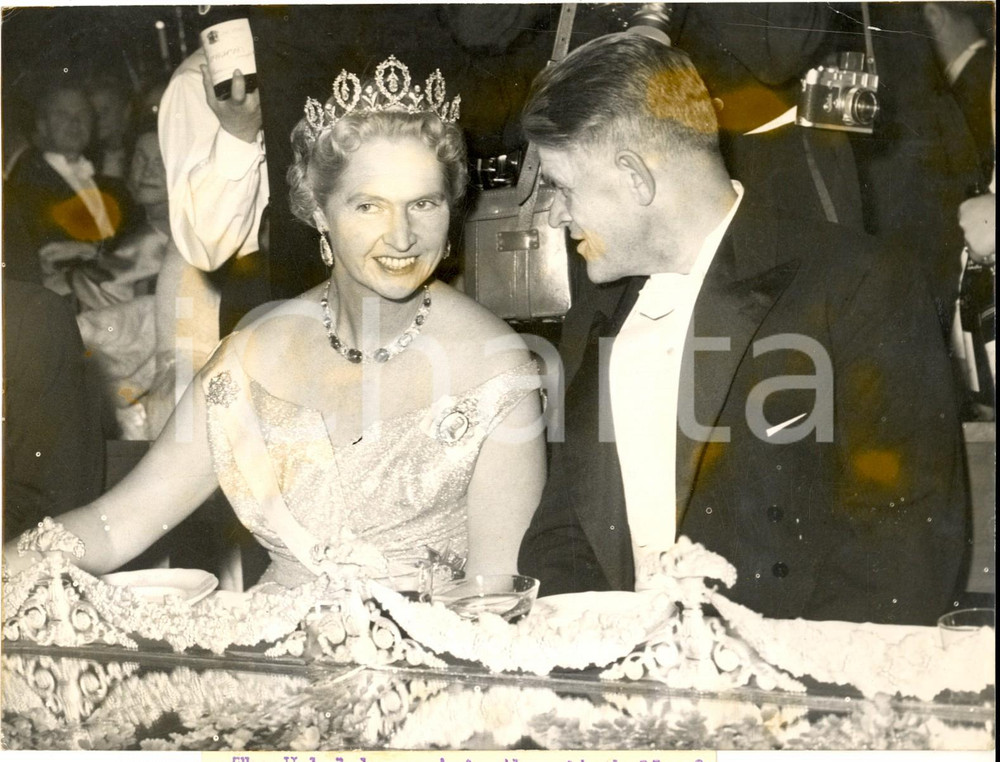 Fotografia d epoca originale 1958 STOCCOLMA Sibilla di SASSONIACOBURGO con il Premio Nobel Pavel CHERENKOV 1