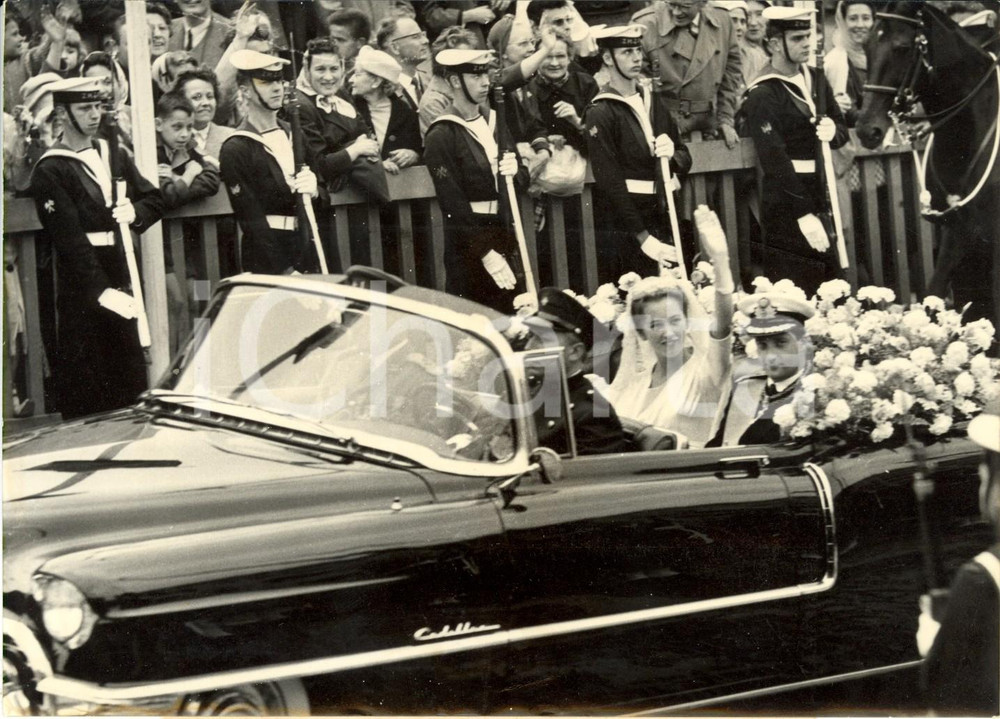 Fotografia d epoca originale 1959 BRUXELLES ALBERTO e Paola del BELGIO lasciano Santa GUDULA dopo le nozze 1