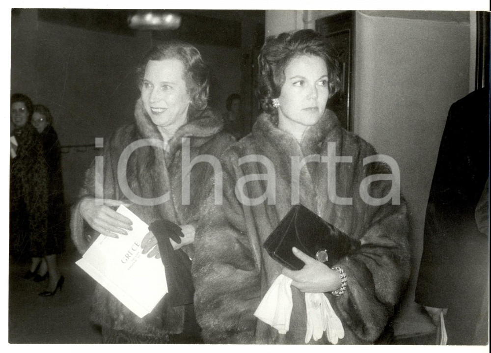 Fotografia d epoca originale 1960 ca ATENE ? Maria JosÃ© di SAVOIA e Maria Pia a una serata di gala 1