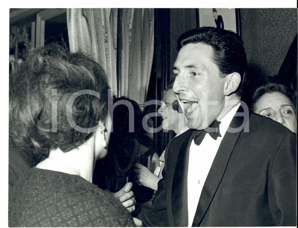 Fotografia d epoca originale 1960 ca PARIS ? Principe Michele di GRECIA  a una serata di gala Foto 1