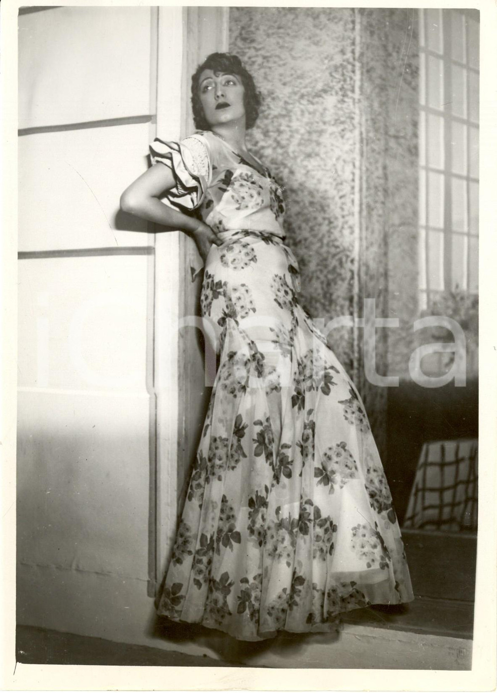 Fotografia d epoca originale 1933 PARIS Modella con abito indossato da Suzy PRIM nel film PEAU D ESPAGNE 1