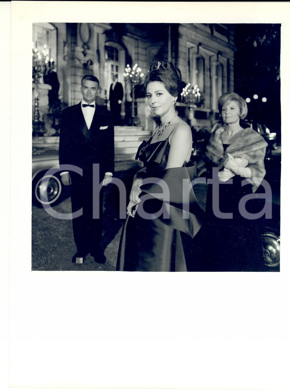 Fotografia d epoca originale 1965 ca PARIS F Anne VERNON arriva a una serata di gala Fotografia 1