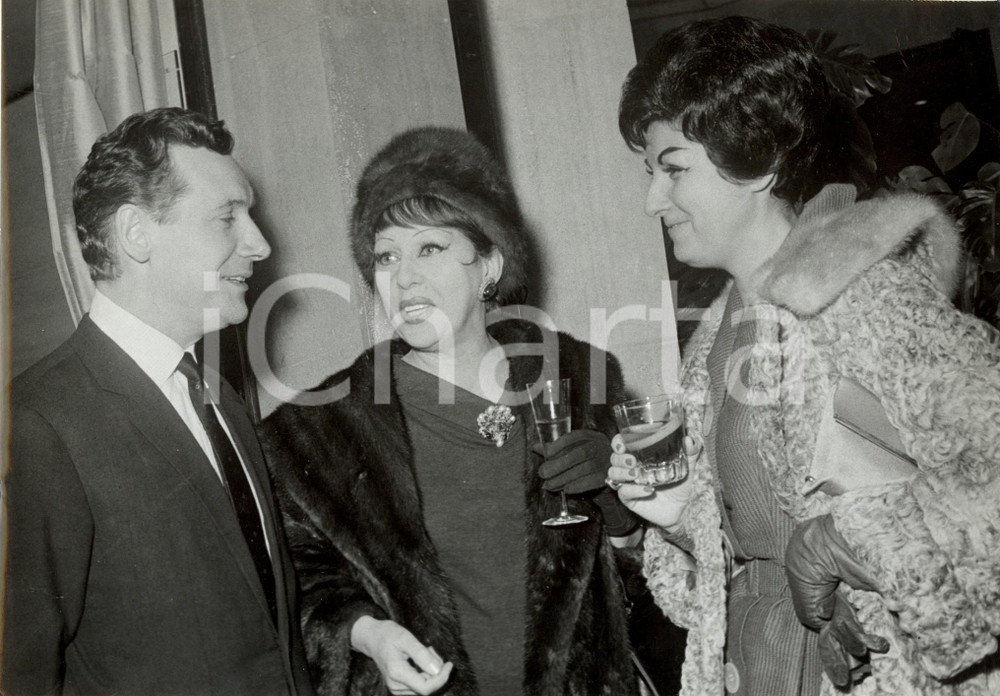 Fotografia d epoca originale 1960 ca PARIS Attrice Renée PASSEUR con cantante Pierre PERRIN  Serata di gala 1
