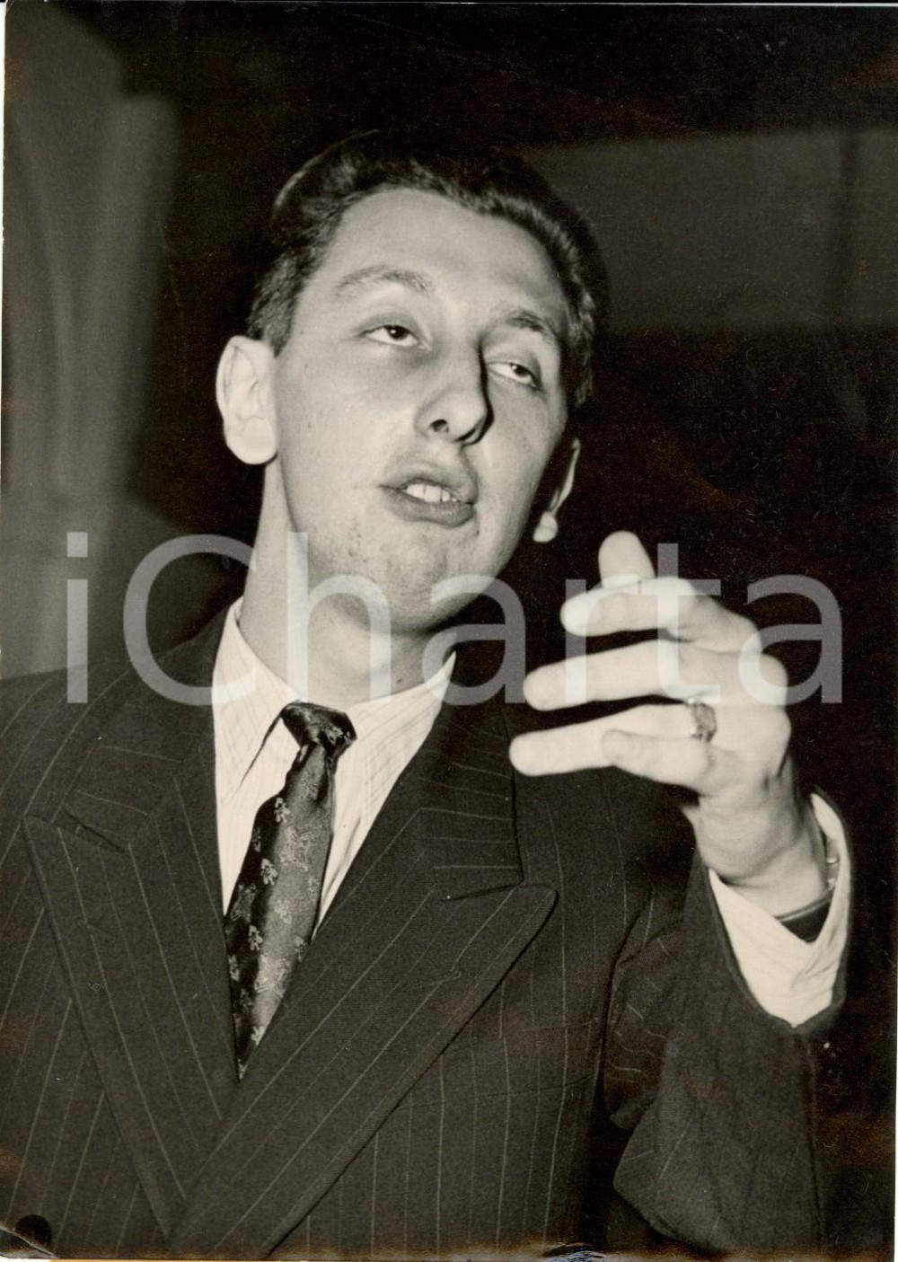 Fotografia d epoca originale 1951 PARIS Giovane GUILLARD depone al processo J3 per strage di MELUN Foto 1