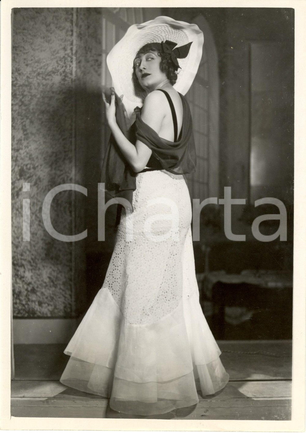 Fotografia d epoca originale 1933 CINEMA Attrice Suzy PRIM in pigiama ricamato nel film PEAU D ESPAGNE Foto 1