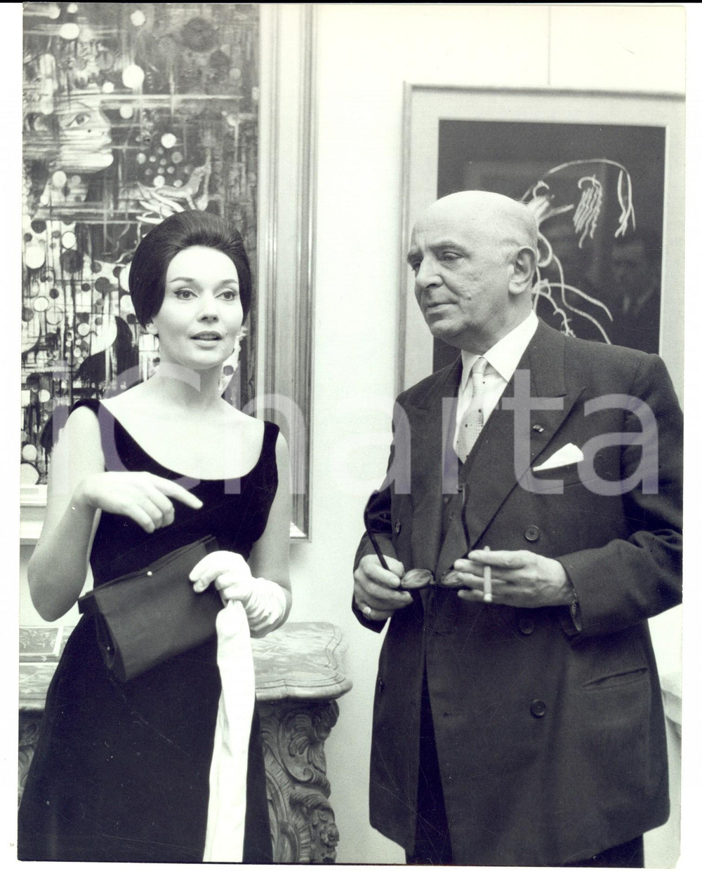 Fotografia d epoca originale 1960 ca PARIS Attrice Ludmilla TCHERINA a una mostra d arte Fotografia 1