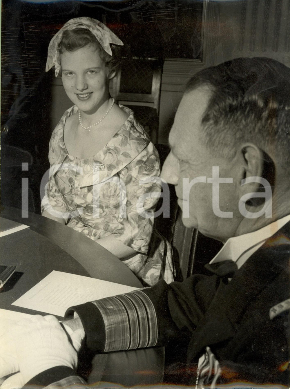 Fotografia d epoca originale 1958 COPENAGHEN Margrethe di DANIMARCA Federico IX dopo firma della Costituzione 1