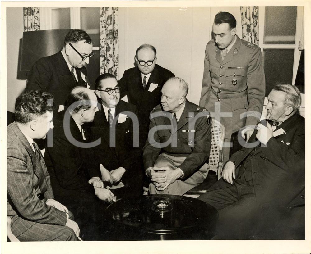 Fotografia d epoca originale 1950 ca PARIS SHAPE Dwight EISENHOWER con parlamentari di BELGIO e LUSSEMBURGO 1
