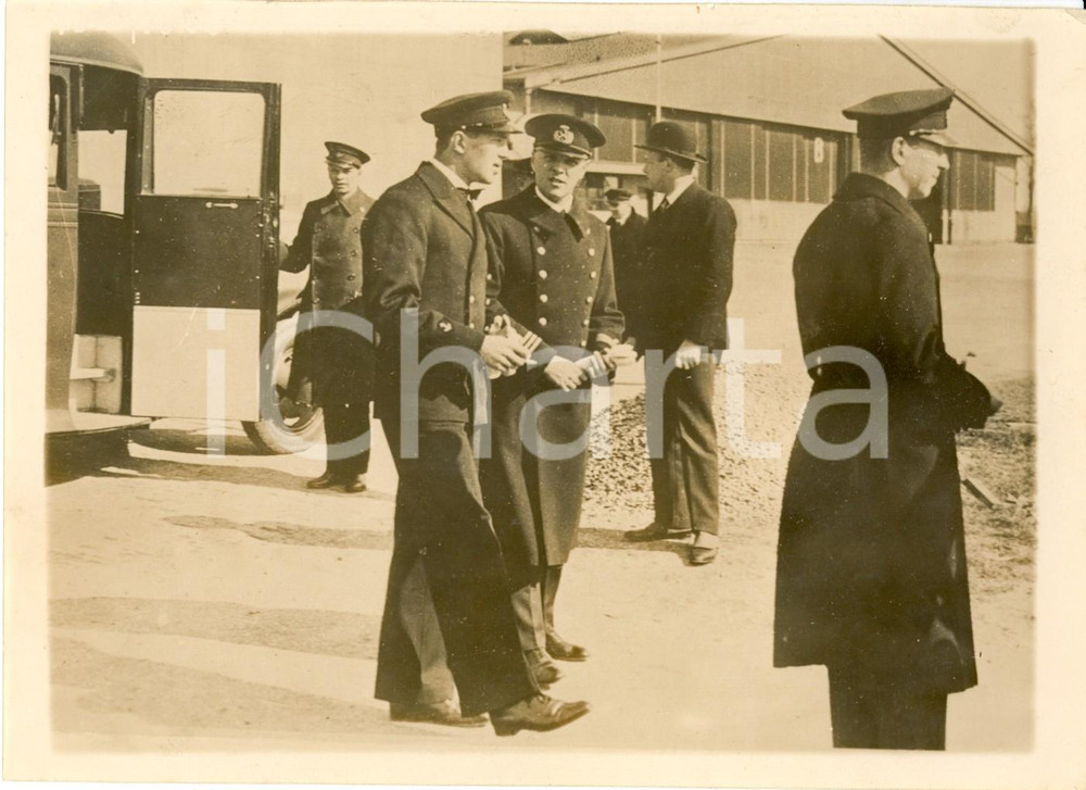 Fotografia d epoca originale 1932 ROTTERDAM Bertil di SVEZIA all aeroporto per visita reali olandesi 2 1