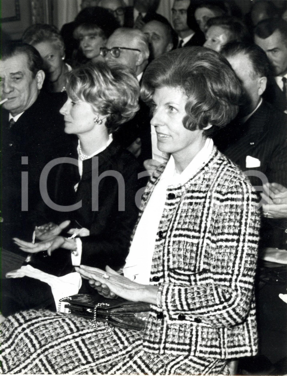 Fotografia d epoca originale 1960 ca PARIS Claude CAHOUR POMPIDOU assiste ad una conferenza Fotografia 1