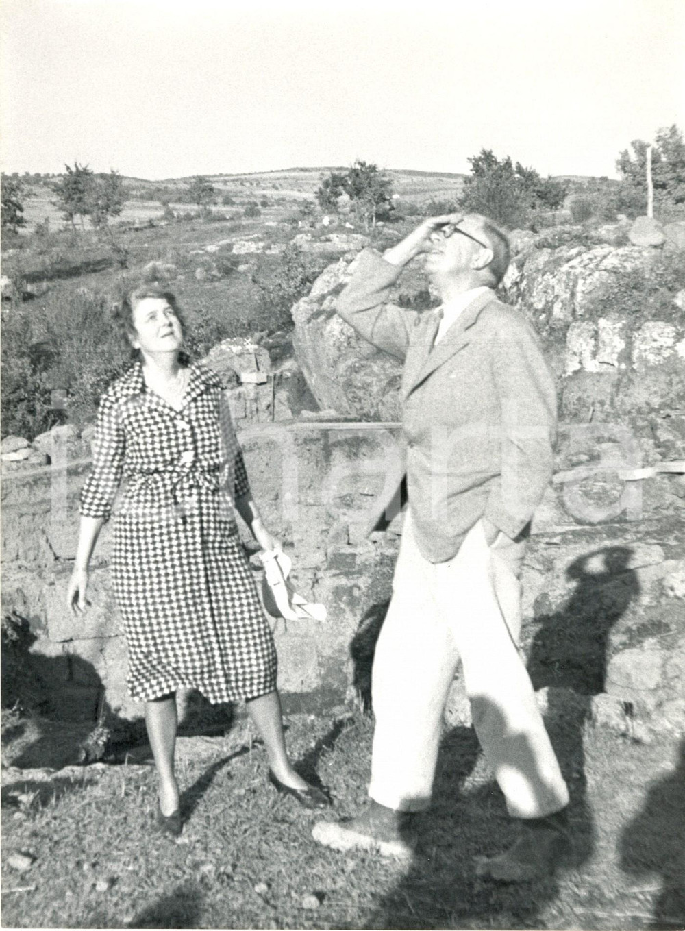 Fotografia d epoca originale 1962 MANZIANA RM Re GUSTAVO VI DI SVEZIA presso gli scavi con la moglie 1