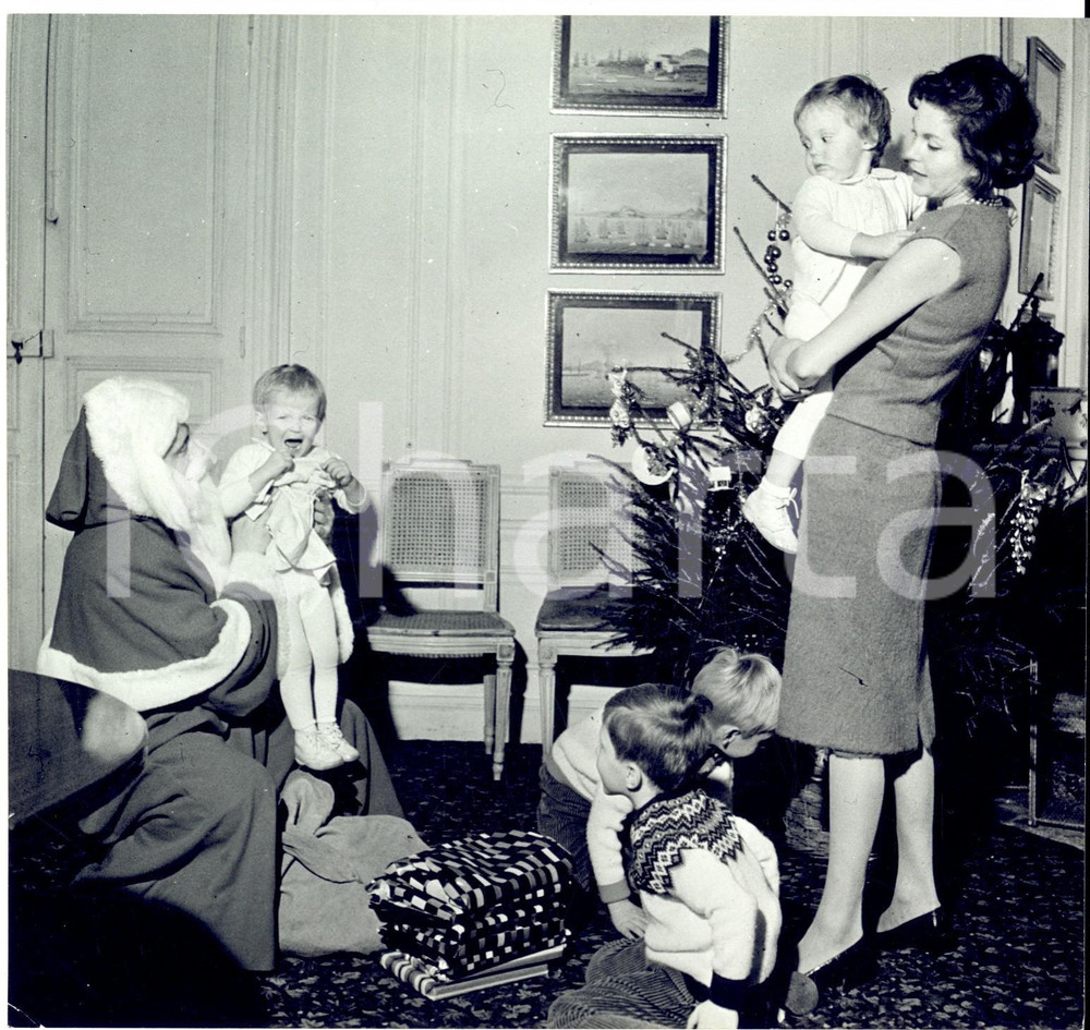 Fotografia d epoca originale 1965 ca Maria Pia di SAVOIA festeggia il Natale con i quattro figli Foto 1