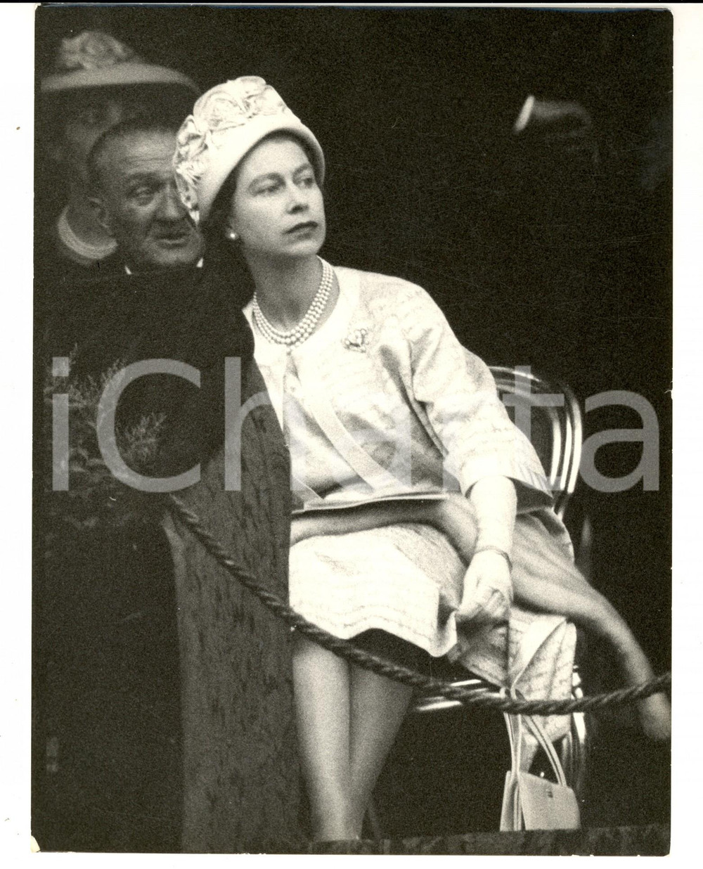 Fotografia d epoca originale 1961 ROMA Piazza SIENA Regina Elisabetta II assiste al Concorso Ippico Foto 1