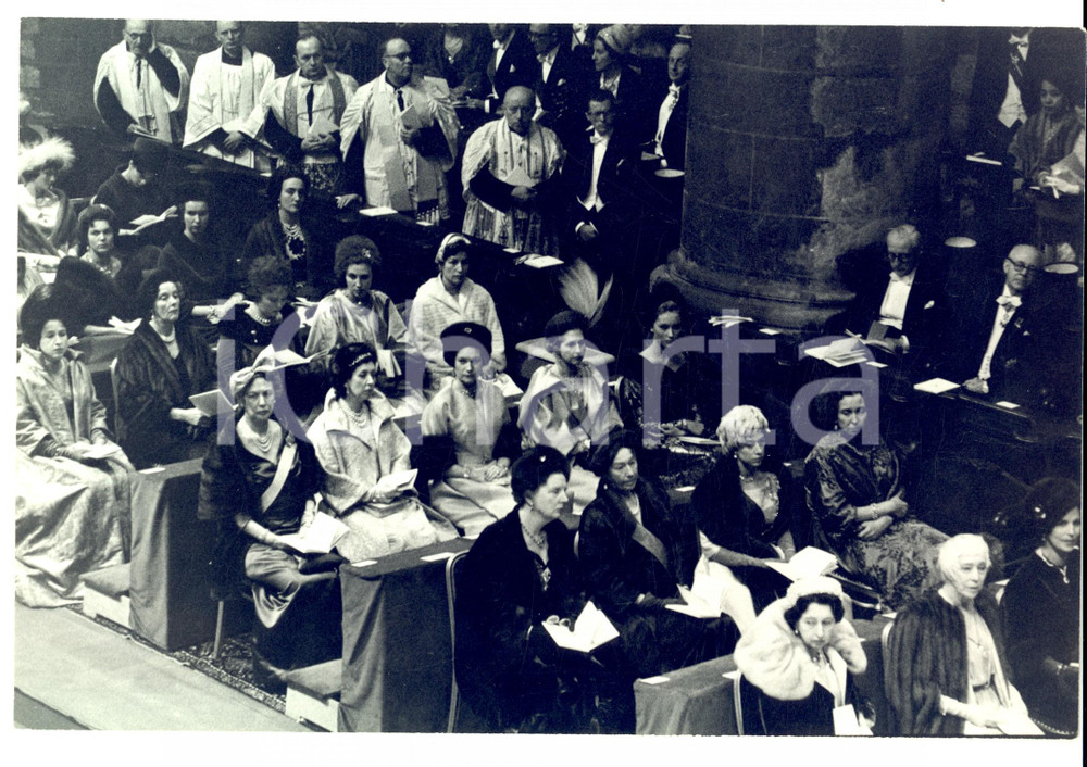 Fotografia d epoca originale 1960 BRUXELLES Nozze Re BALDOVINO e Fabiola  Nobili invitati in chiesa Foto 1