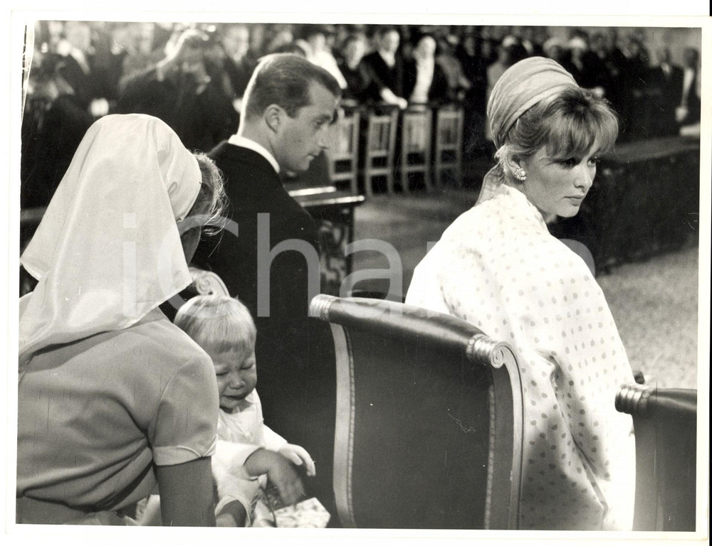 Fotografia d epoca originale 1960 ca BRUXELLES ? Principe Filippo del BELGIO bambino piange a una cerimonia 1