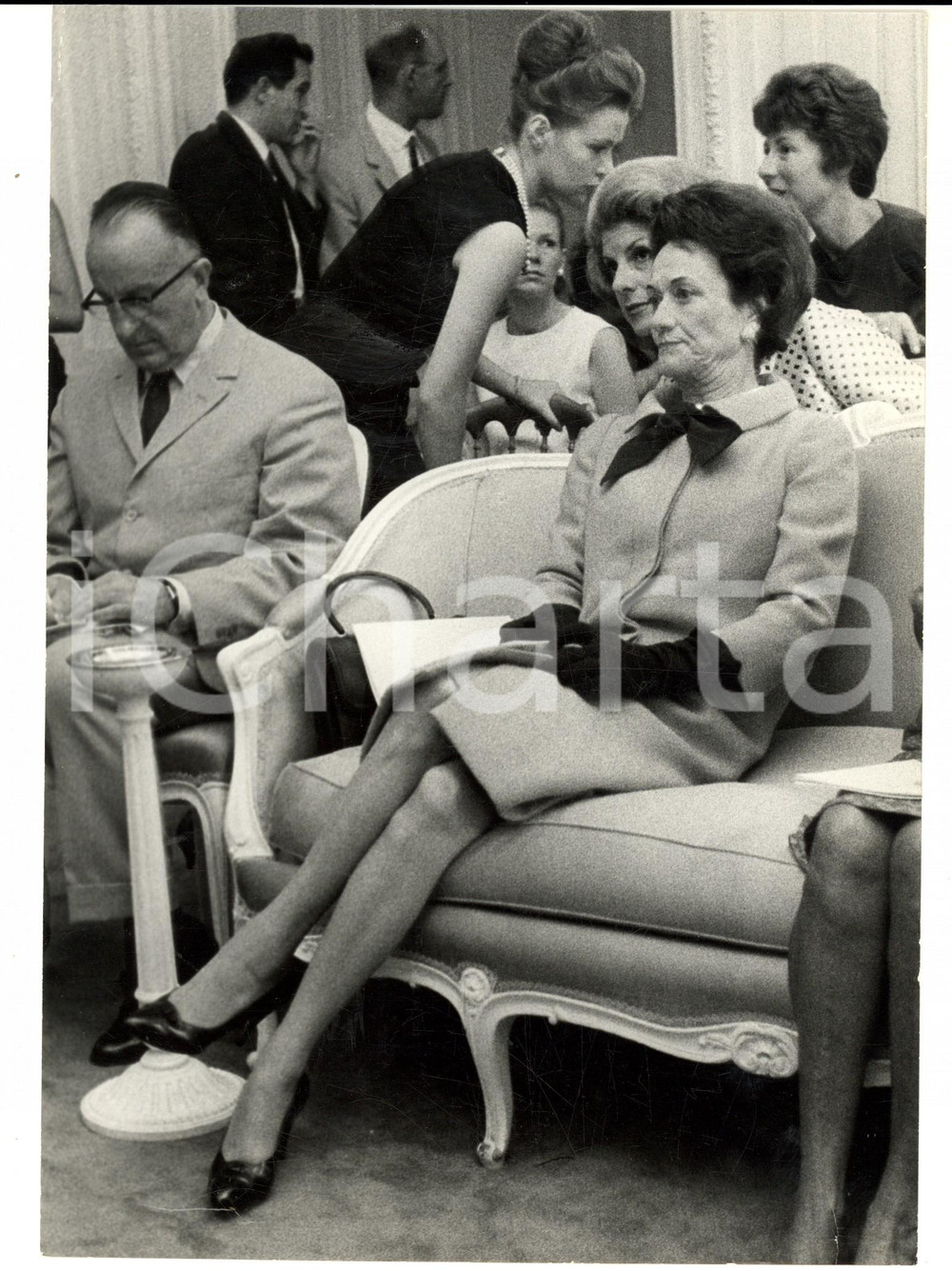 Fotografia d epoca originale 1963 PARIS Wallis SIMPSON alla presentazione della collezione DIOR Foto 1 1