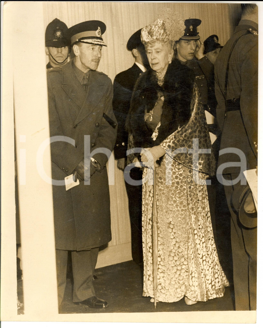 Fotografia d epoca originale 1947 LONDON Queen Mary after wedding princess ELIZABETH  and duke PHILIP 1