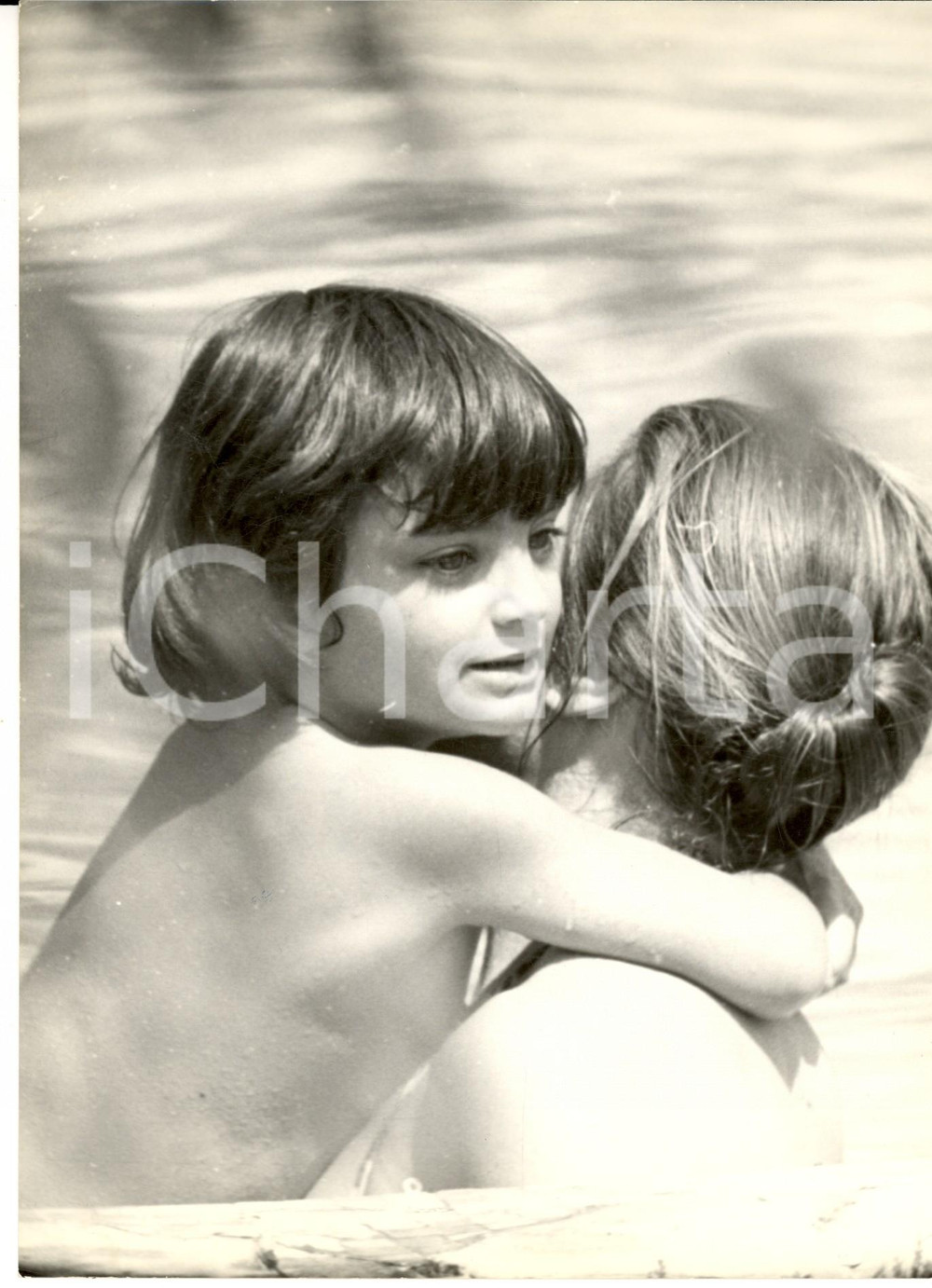 Fotografia d epoca originale 1961 ARGENTARIO Villa Liz TAYLOR  Liza TODD fa il bagno con la sua governante 1
