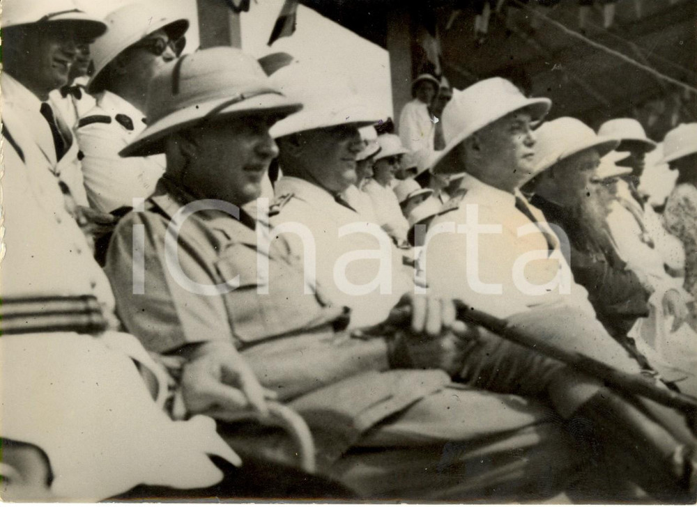Fotografia d epoca originale 1941 LOME  TOGO Charles PLATON e Pierre BOISSON assistono a una festa indigena 1